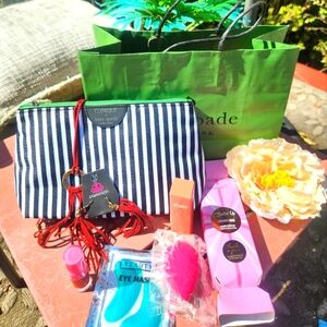 STUFF A BAG Kate Spade Green Shopping Bag & Kate Spade Cosmetic Pouch Bundle